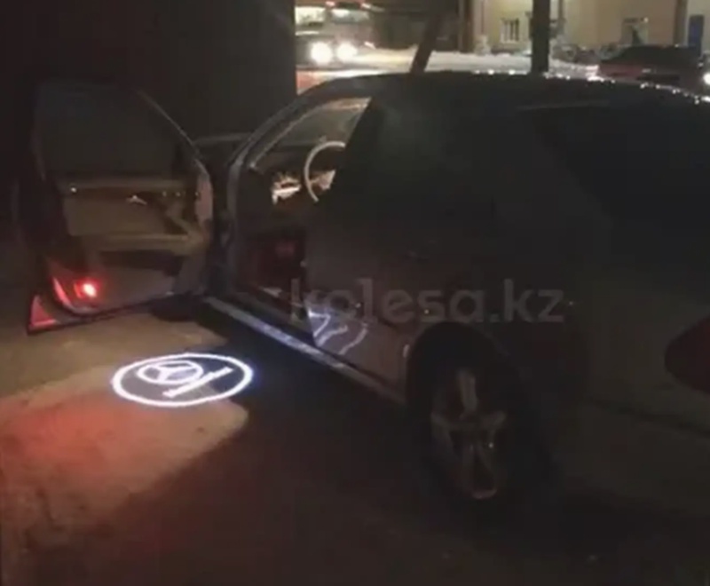 Подсветка дверей от Mercedes-Benz W211